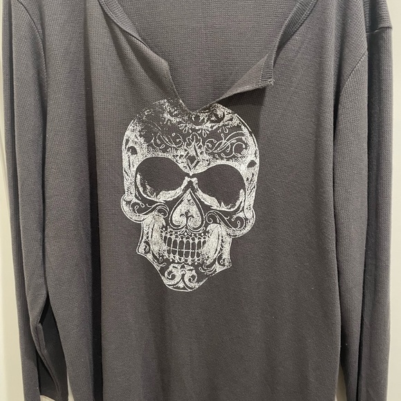 🌹Bundle Women’s size 2x Home Girl T-shirt. Cross & Bones. 🌹 - Picture 5 of 5